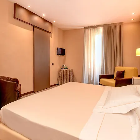 Tripoli 3* Desenzano del Garda