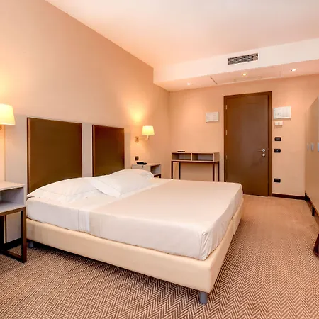 Tripoli 3* Desenzano del Garda