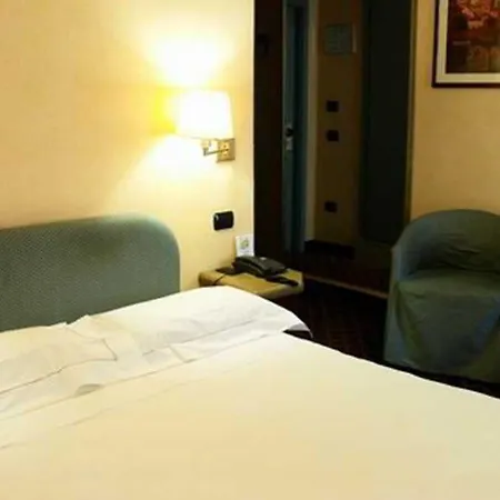 Tripoli 3* Дезенцано-дель-Гарда